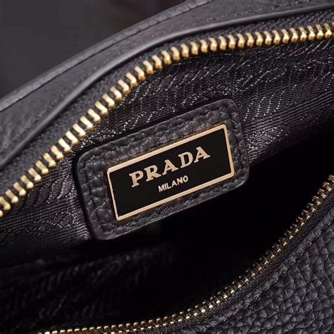 prada 1bh082|Black Medium Leather Bag .